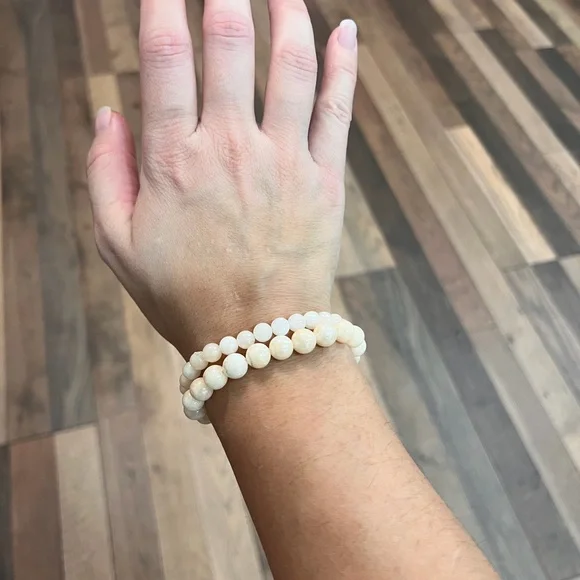 Elegant Cream Beaded Bracelet Set - Picture 6 of 6